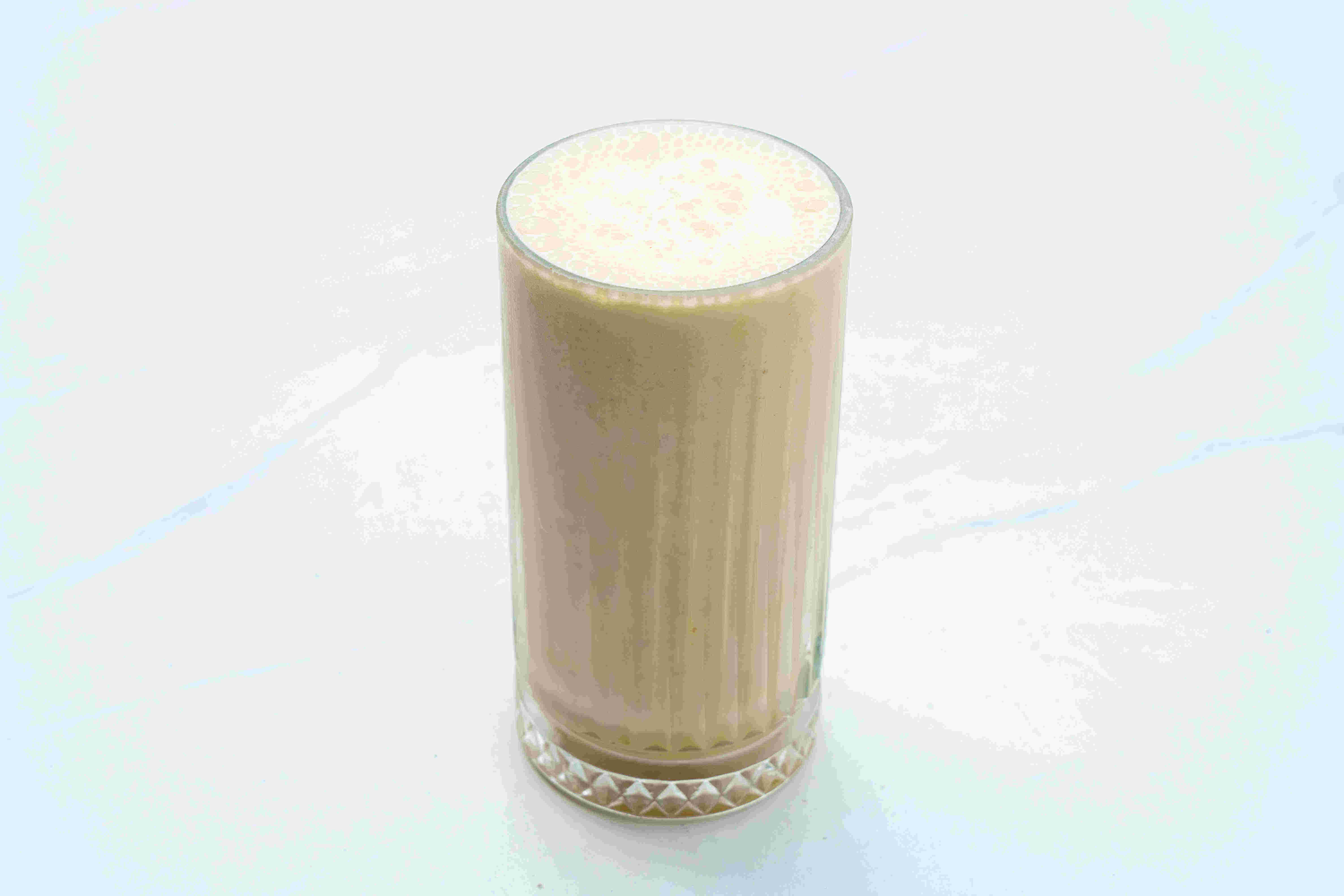 BANANA ALMOND BUTTER SHAKE